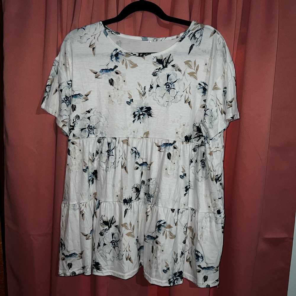 Women's Peplum Ruffle Floral Tee-size L